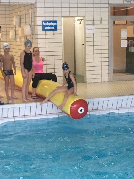 Mit Hopsi Hopper im Schwimmbad