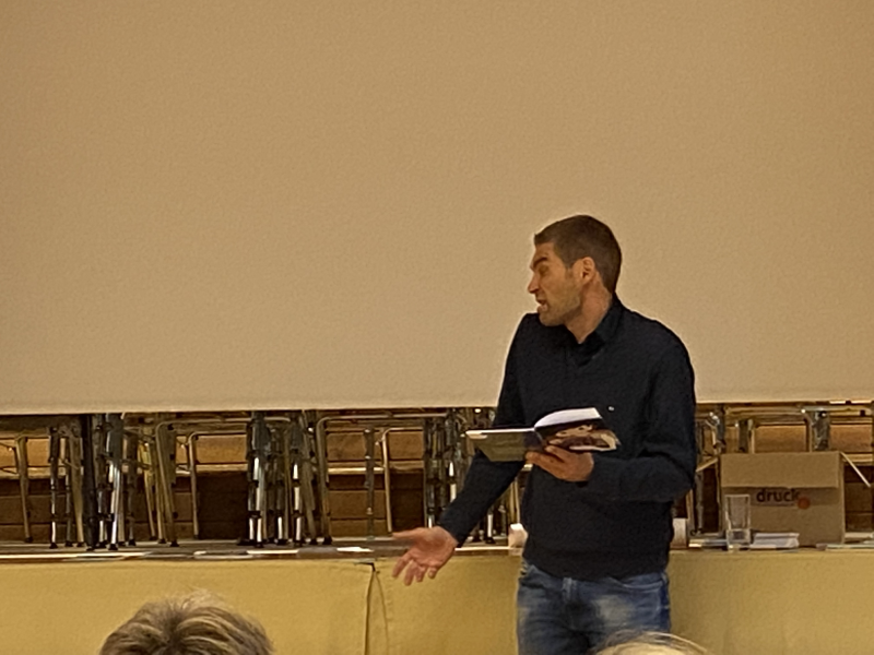 Lesung mit Hannes Hörndler