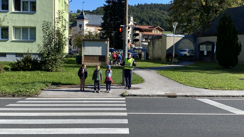 Wir überqueren die Straße 2.Klasse
