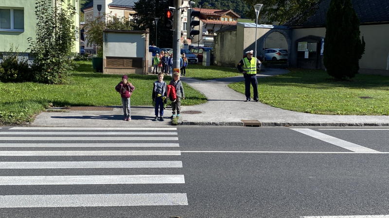 Wir überqueren die Straße 2.Klasse