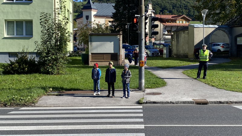 Wir überqueren die Straße 2.Klasse