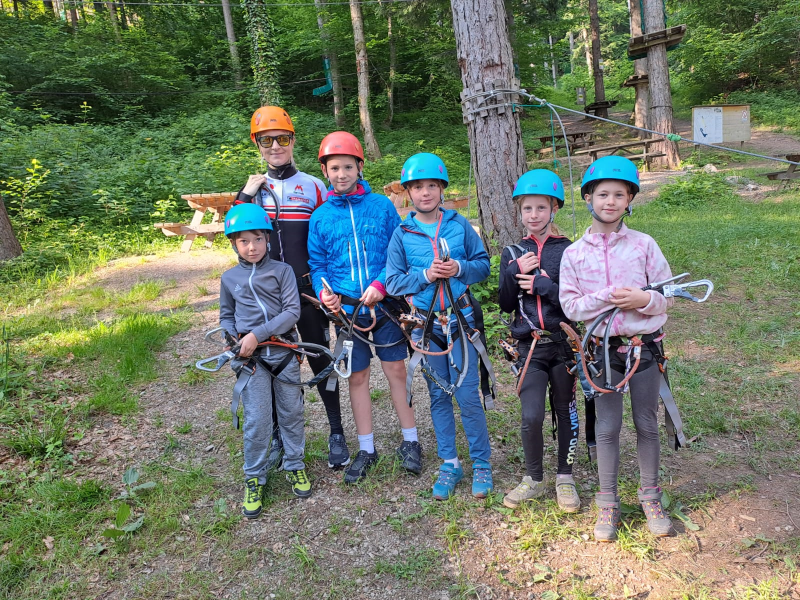 Kletterpark. Seil und Bogen