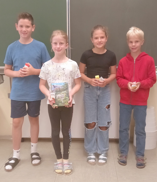 Krönung der Lesekaiser in der 4b- Klasse