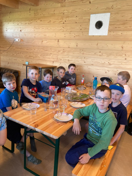 Bauernhoftag der 2. Klassen bei Familie Grundböck im