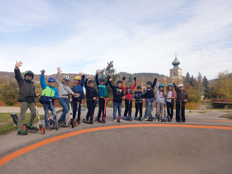Fit for Kidsstunde auf der Pumptrack