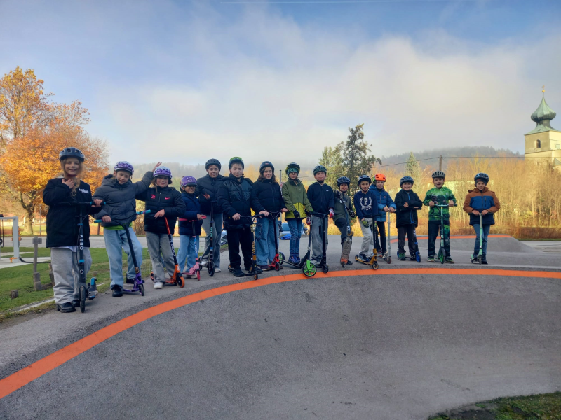 Fit for Kidsstunde auf der Pumptrack