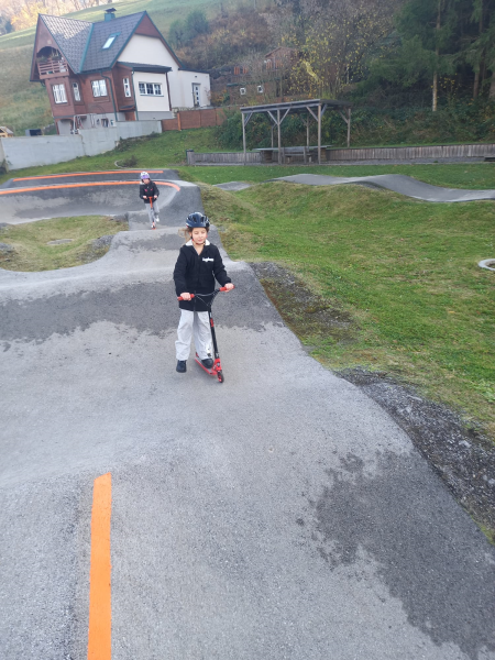 Fit for Kidsstunde auf der Pumptrack