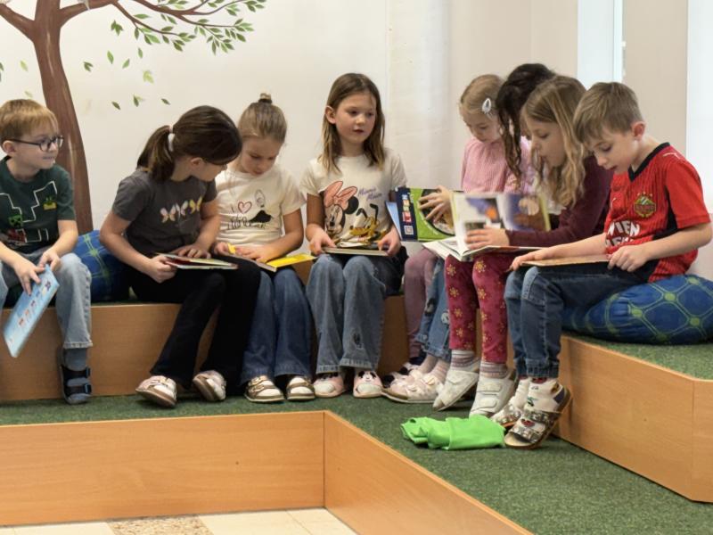 Die 1.Klasse besucht die Bücherei