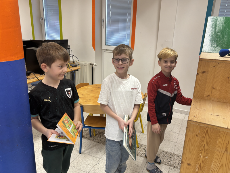 Die 1.Klasse besucht die Bücherei